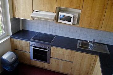 هاستل Km House černý Most