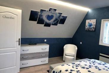 تختخواب و صبحانه Chambre D'hôtes L'olivianne