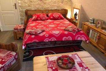 تختخواب و صبحانه Chambre D'hôtes L'olivianne