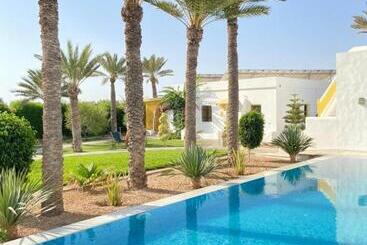 تختخواب و صبحانه Dar El Jerbi