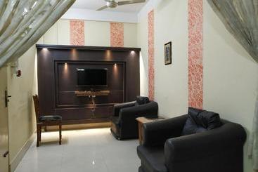 هتل Centre Point