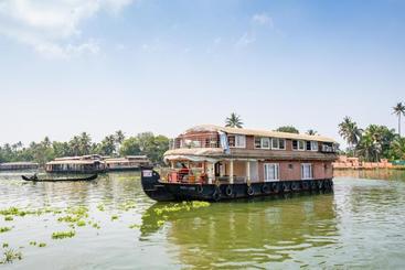 בית מלון כפרי Oyo 28075 Relax In Kerala 3 Bhk