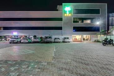 هتل Treebo Trend Palmyra Grand Suites