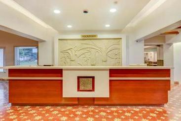 هتل Treebo Trend Palmyra Grand Suites