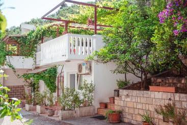 پانسیون Mediterranean Retreat Becici