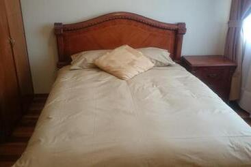 بنسيون The Quito Guest House With Yellow Balconies For Travellers