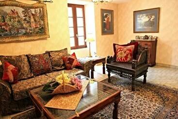 בית מלון כפרי The Storyteller Apartment Chateau Le Mur