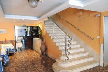 پانسیون Hostal Can Marinés