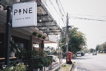 پانسیون Pine Cafe &bed