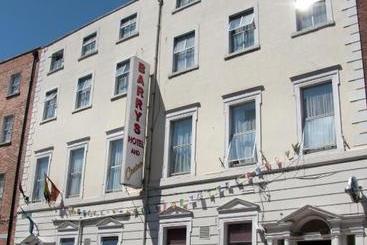 בית מלון כפרי Barry S