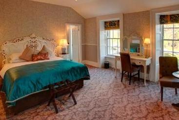 Bellinghan Castle Hotel