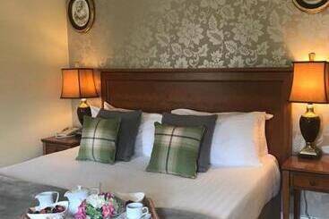 בית מלון כפרי Headfort Arms