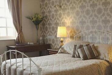 בית מלון כפרי Ox Pasture Hall