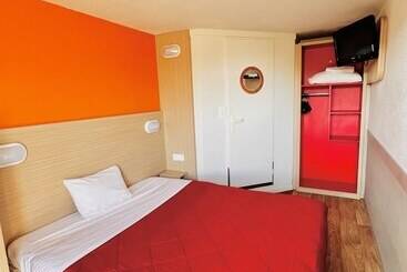 Отель Premiere Classe St Quentin En Yvelines Elancourt