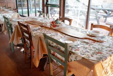 هتل Borgo Il Poggio Agritourismo