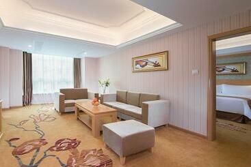 Vienna Hotel Nanning Qingxiu Mountain