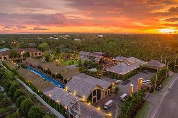 Khum Damnoen Resort