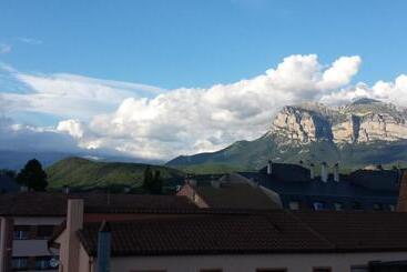 پانسیون Hostal Pirineos Ainsa