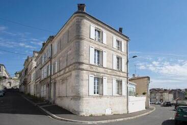 Bed and Breakfast Chambres D Hôtes Laferrière, Centre, Calme, Vue Dégagée Sur Verdure