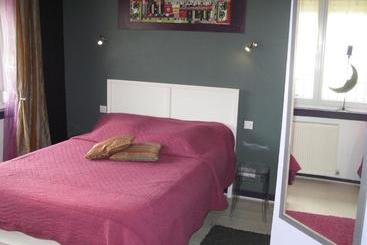 تختخواب و صبحانه Les Chambres De L Ile