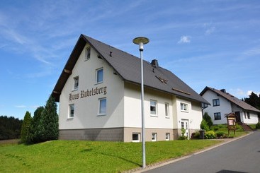 住宿加早餐  Gästehaus Am Rubelsberg