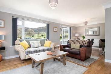 بيت ريفى Bryn Derwen