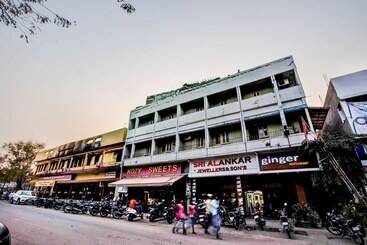 فندق Hilltop By Oyo Rooms