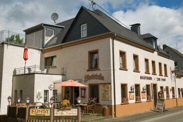 ホテル Zur Post   Burg An Der Mosel