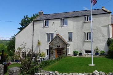 Lodge House B&b