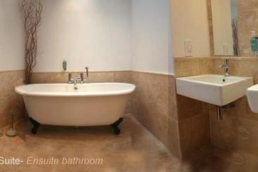 펜션 Riverside Barn Guest House