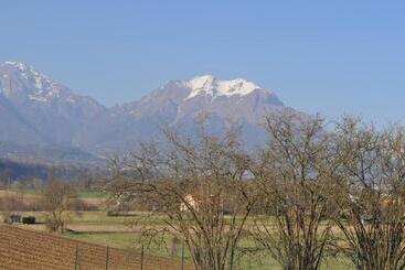 בית מלון כפרי Piol