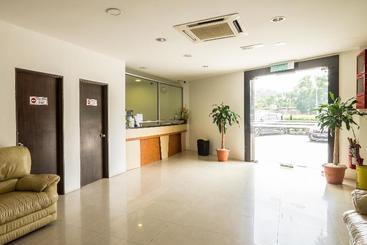 בית מלון כפרי Yl Kajang