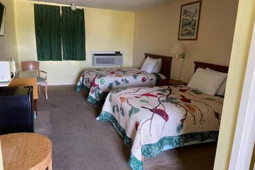 모텔 Lake Country Inn