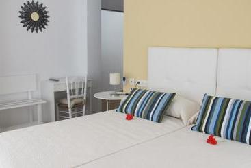 بنسيون Hostal Onteniente