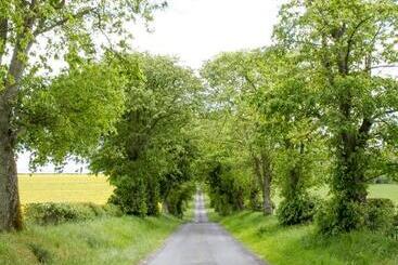 مبيت وإفطار Whitehouse Country House