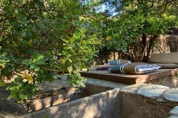 酒店 Hôtel Restaurant Petra Cinta