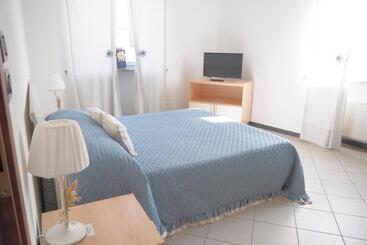 بنسيون Miniappartamenti, Camere Lanterna Blu