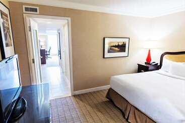 Hilton Niagara Falls/fallsview Hotel & Suites