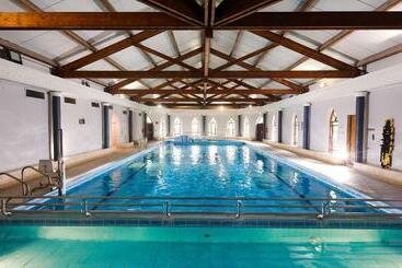 בית מלון כפרי Abbey Court