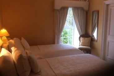 فندق Barrowville Guest House