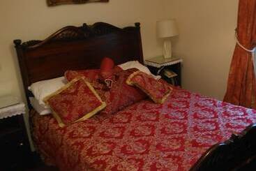 בית מלון כפרי Fennessy S