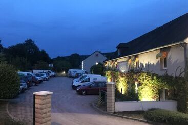 هتل Hôtel Les Jardins Du Lac