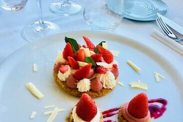 Отель Logis Hôtel Restaurant Le Calluna