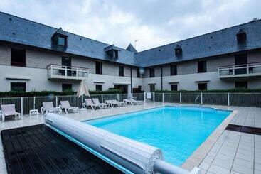 בית מלון כפרי Mercure Dinan Port Le Jerzual