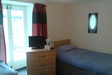 Отель Merith House