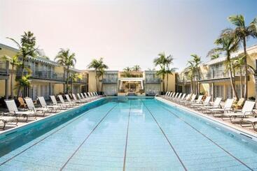 Lafayette Hotel & Club