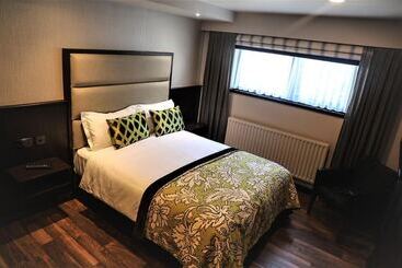 בית מלון כפרי The Lansdowne