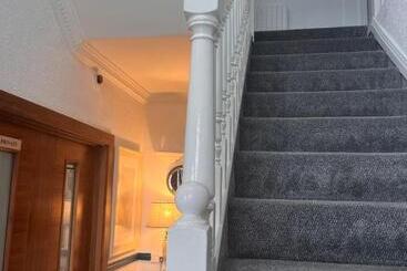 هتل The Light House