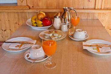 旅馆 Gasthof Pension Traube