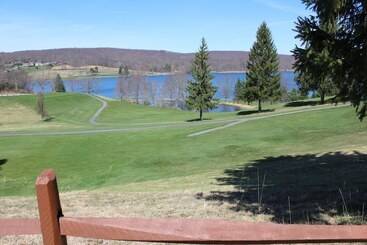 Отель Alpine Lake Resort